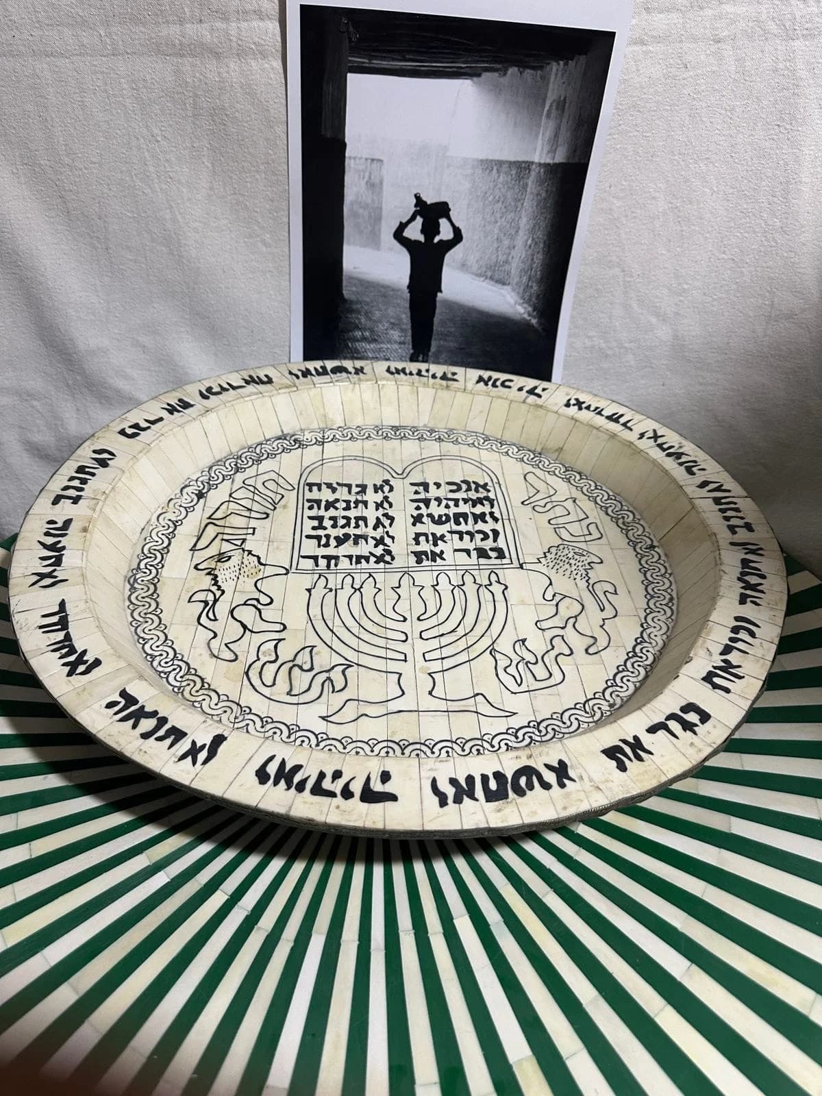 Round Illustrated Decorative Tray