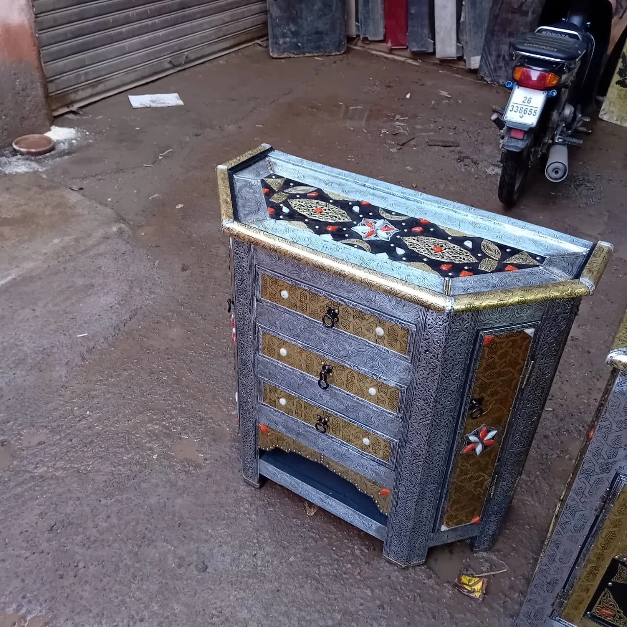 Moucharabieh Console -- view 3
